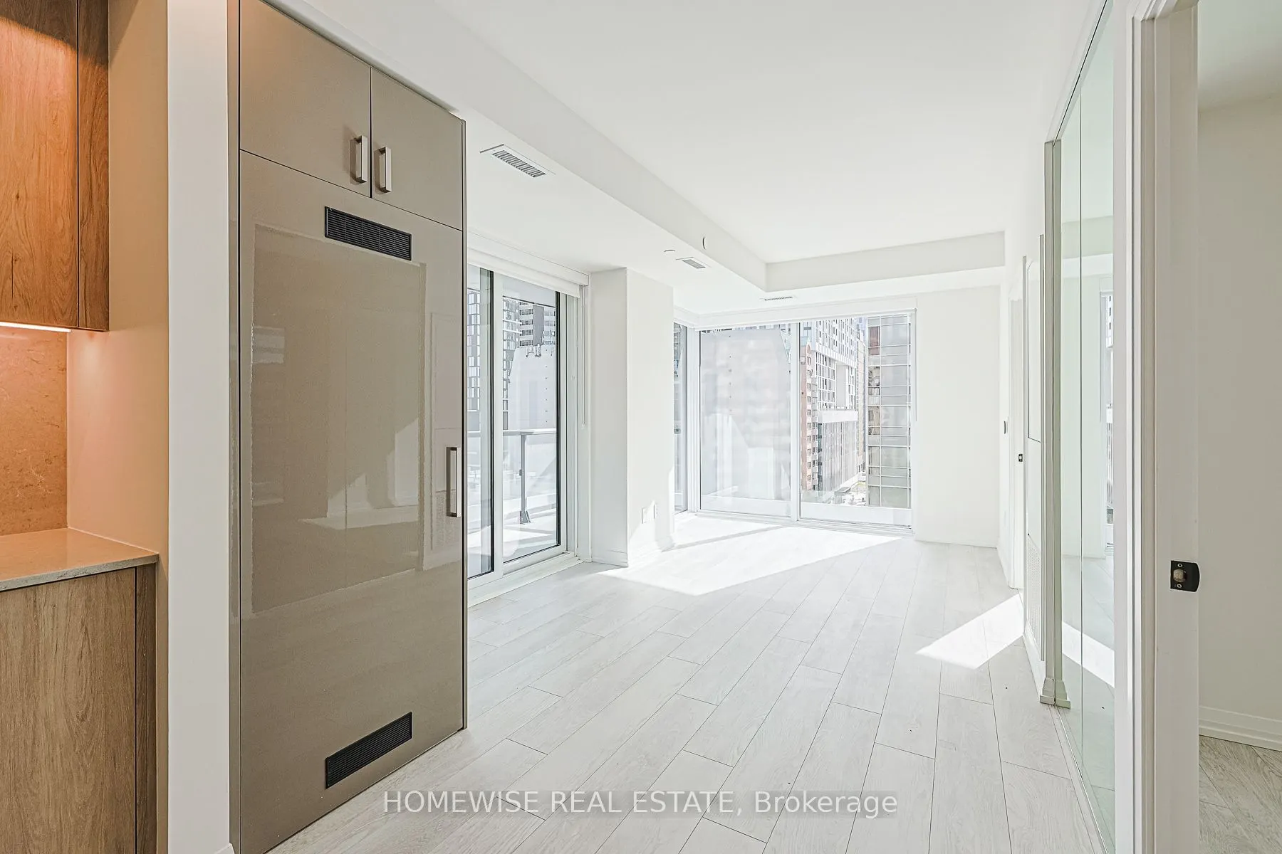 280 Dundas Street W, #604