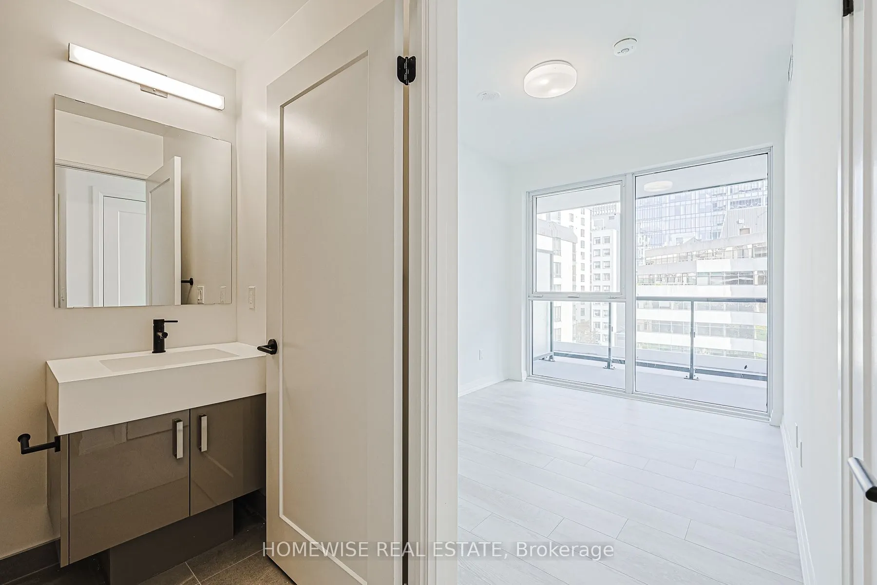 280 Dundas Street W, #604