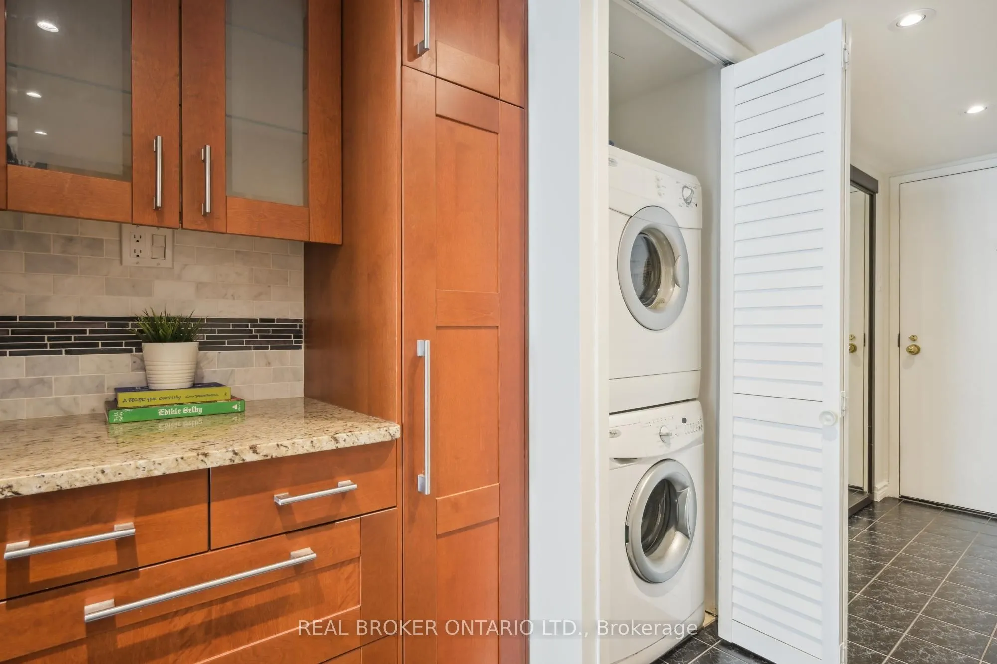 92 King Street E, #508