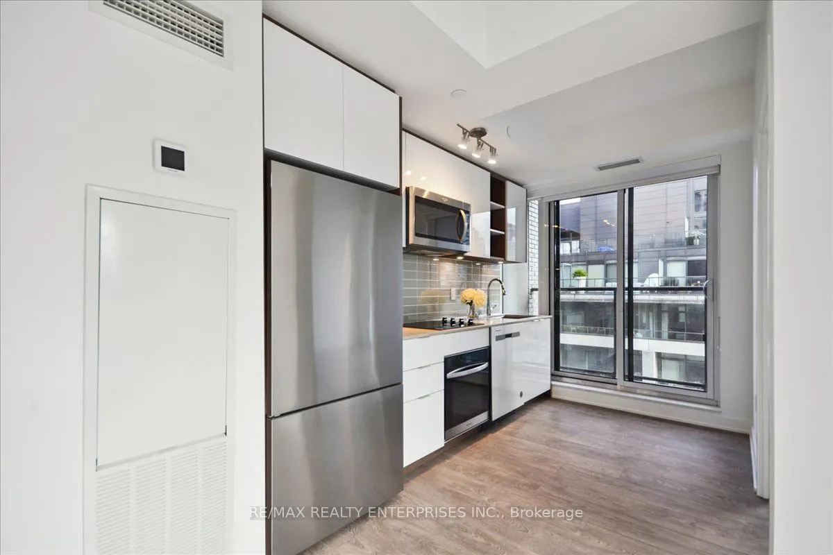 543 Richmond Street W, #711