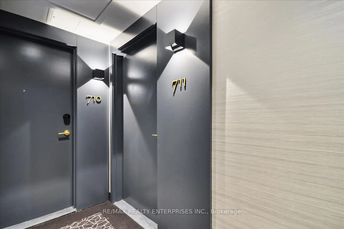 543 Richmond Street W, #711