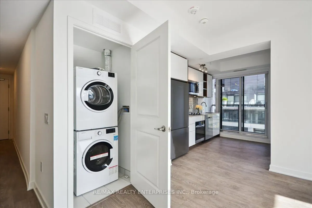 543 Richmond Street W, #711