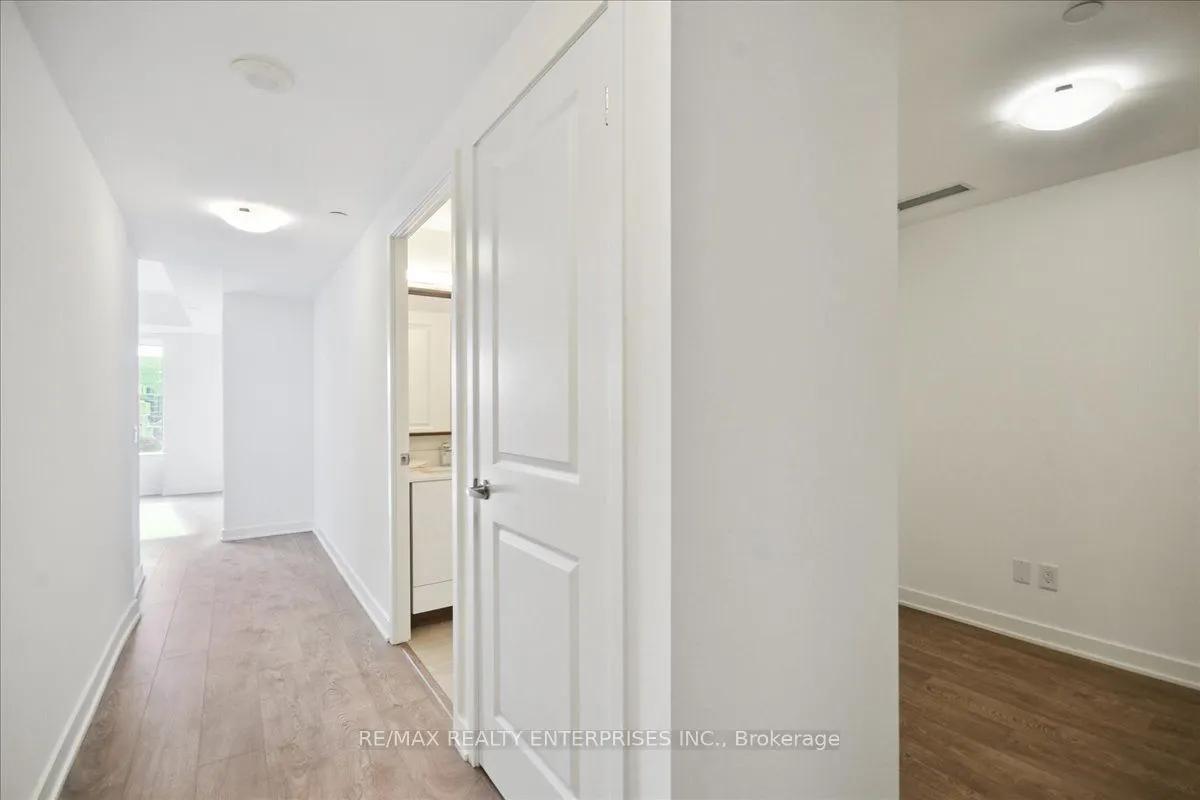 543 Richmond Street W, #711