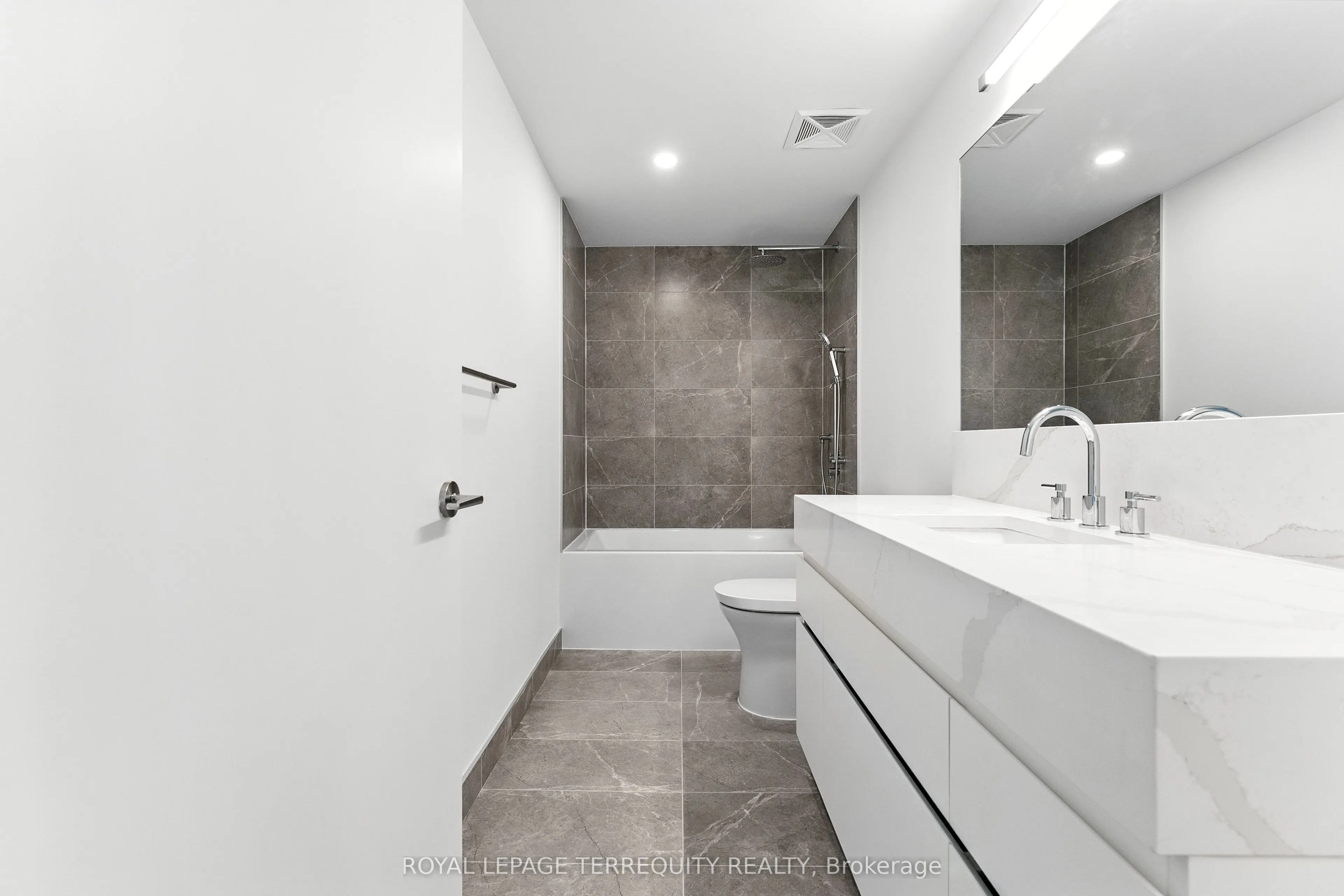 200 Keewatin Avenue, #207