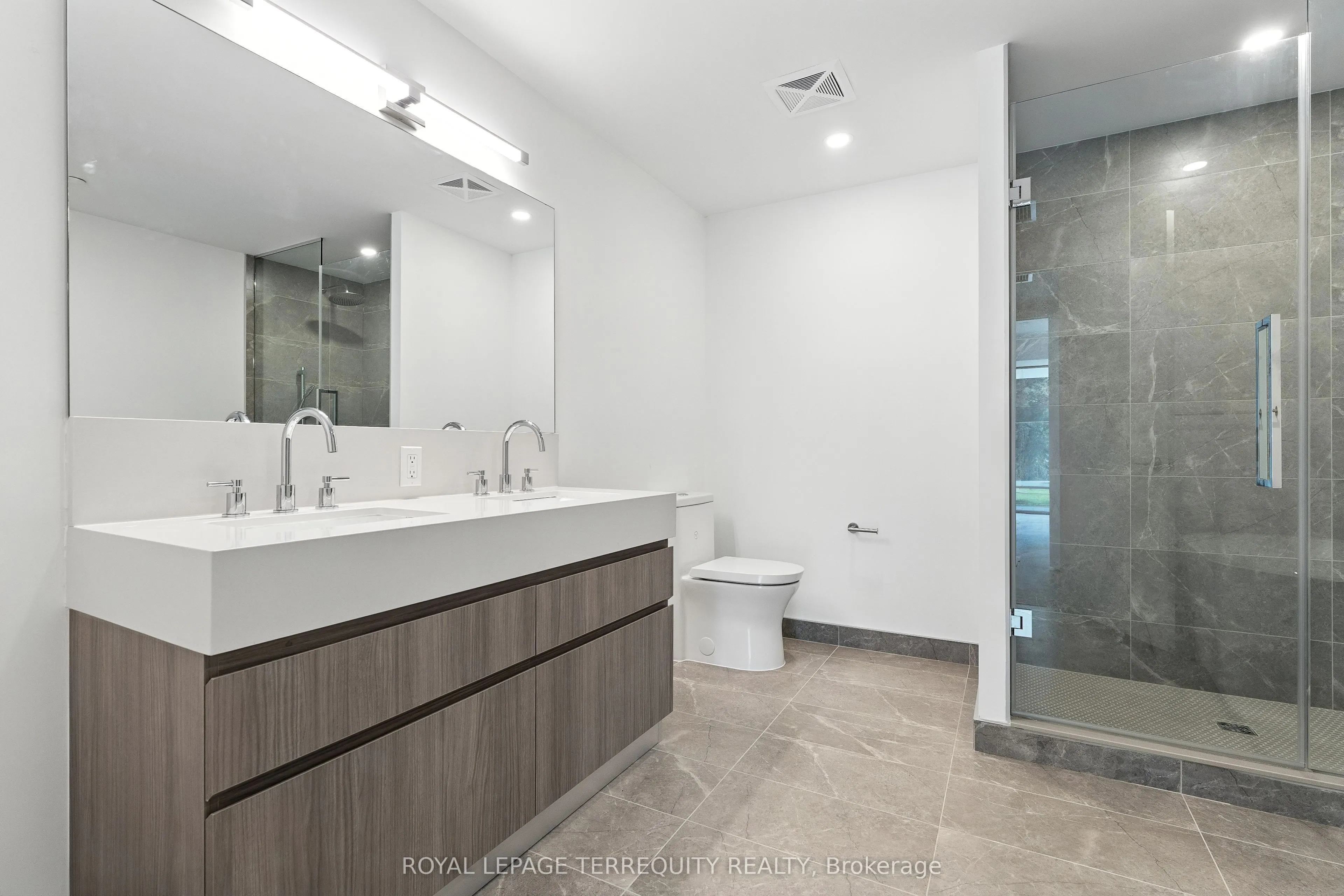 200 Keewatin Avenue, #207