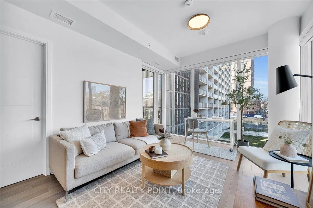 664 Spadina Avenue, #209