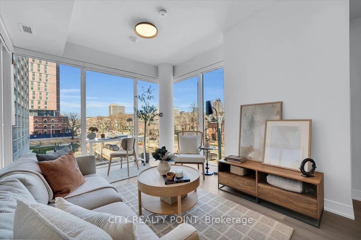 664 Spadina Avenue, #209