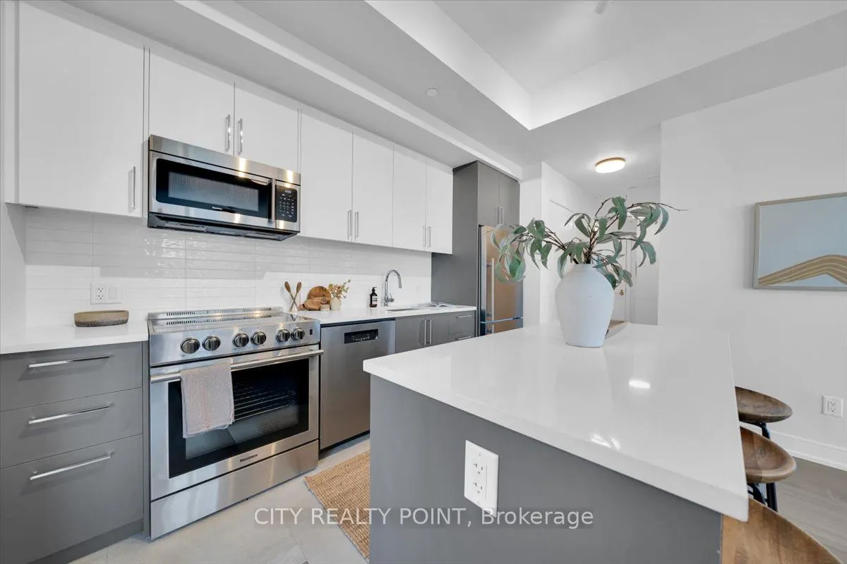 664 Spadina Avenue, #209