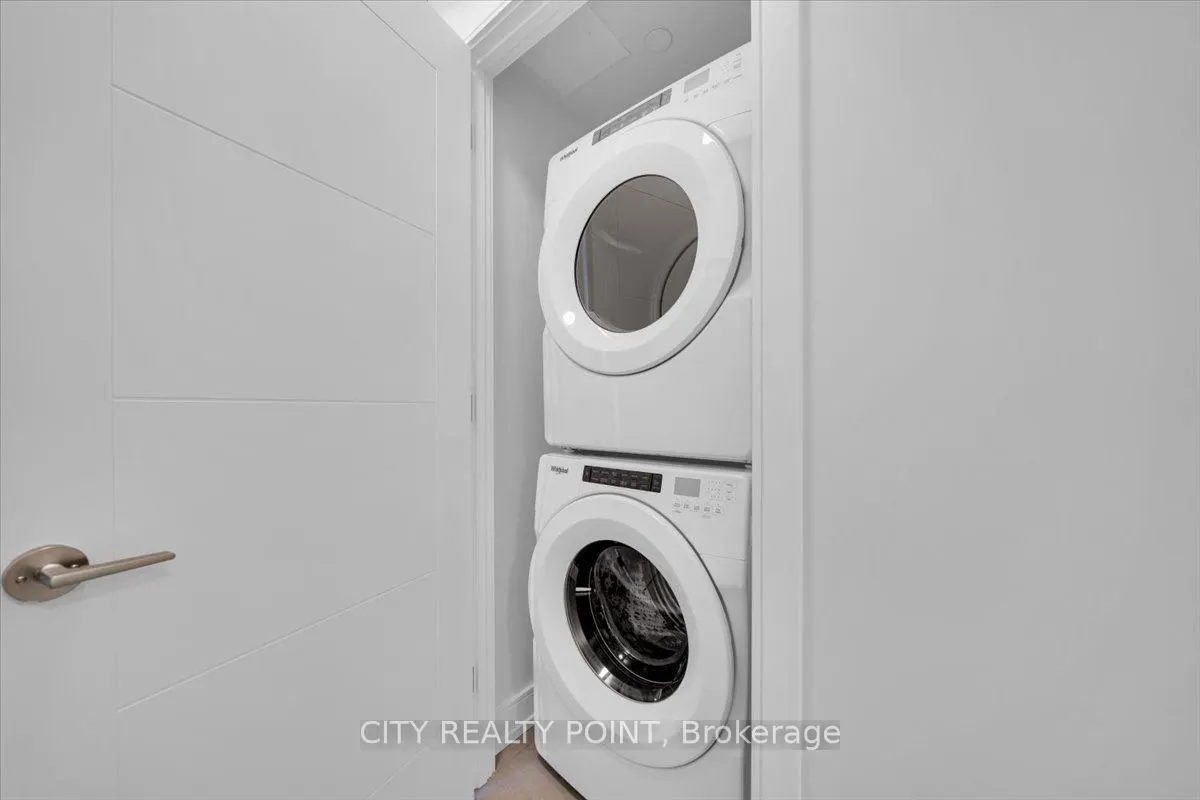 664 Spadina Avenue, #209