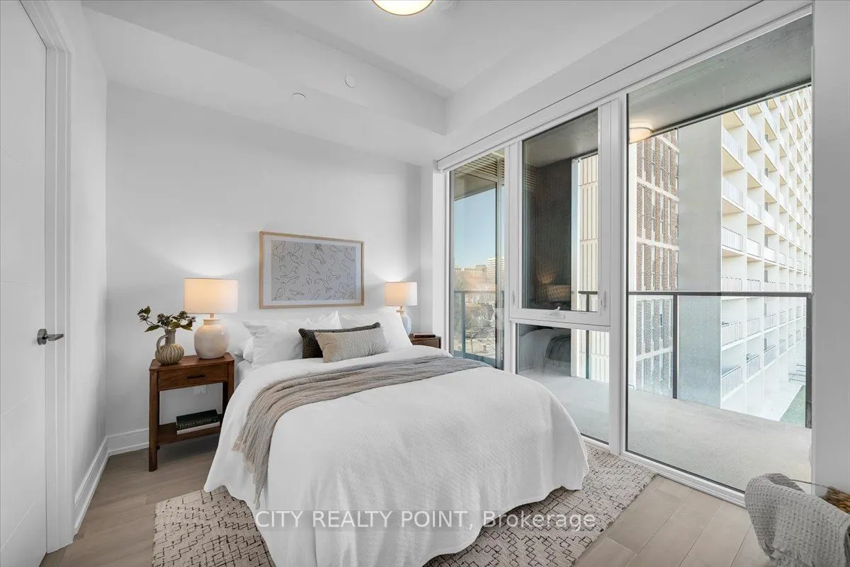 664 Spadina Avenue, #209