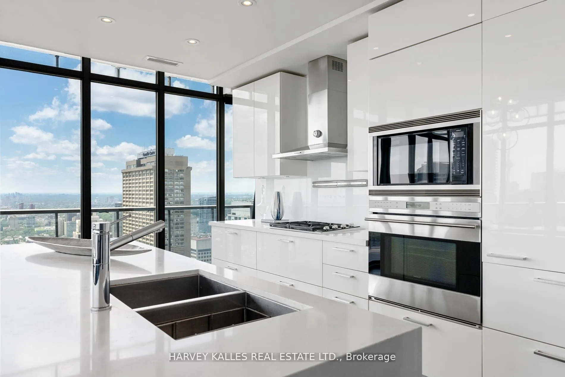 33 Charles Street E, #PH4503