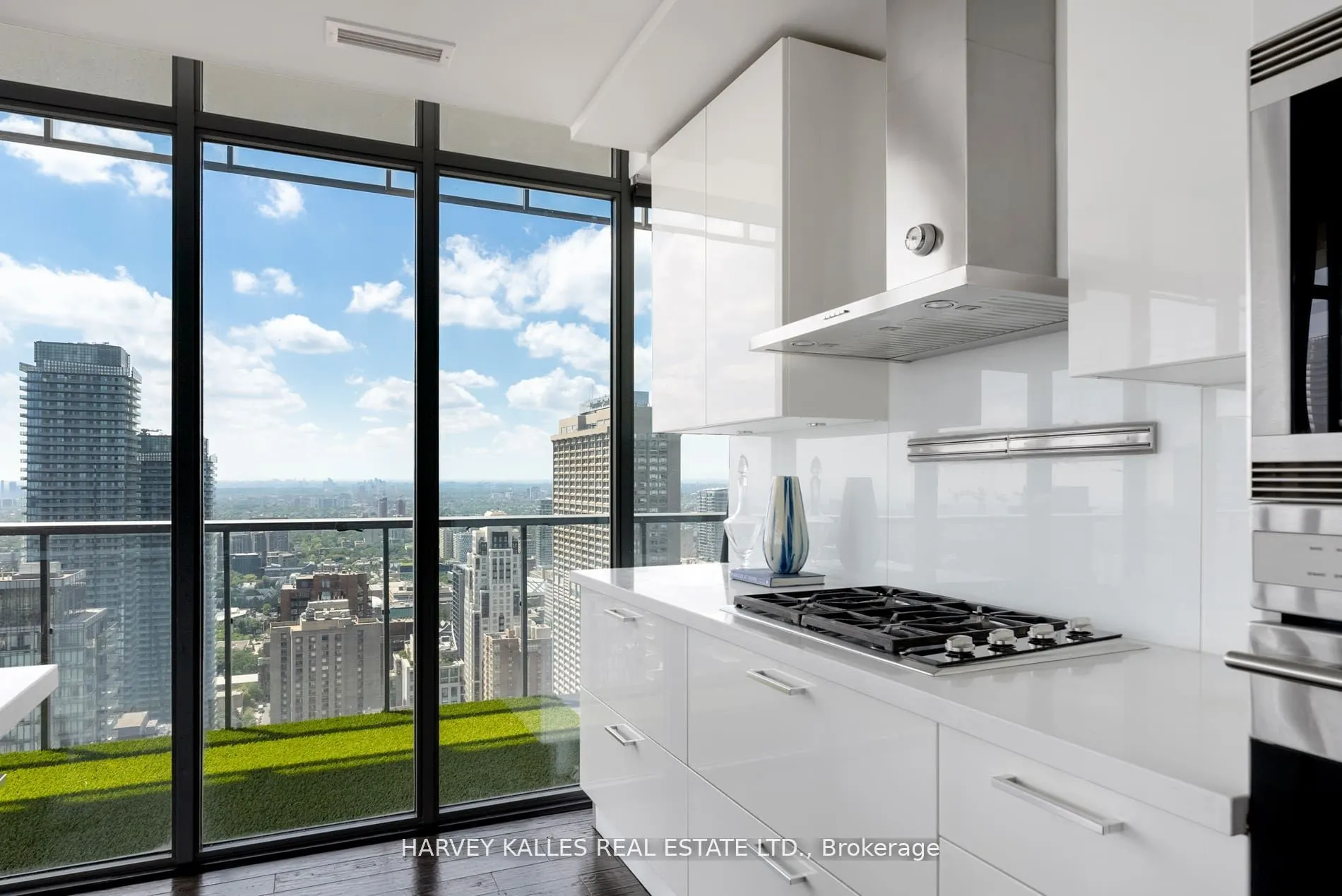 33 Charles Street E, #PH4503