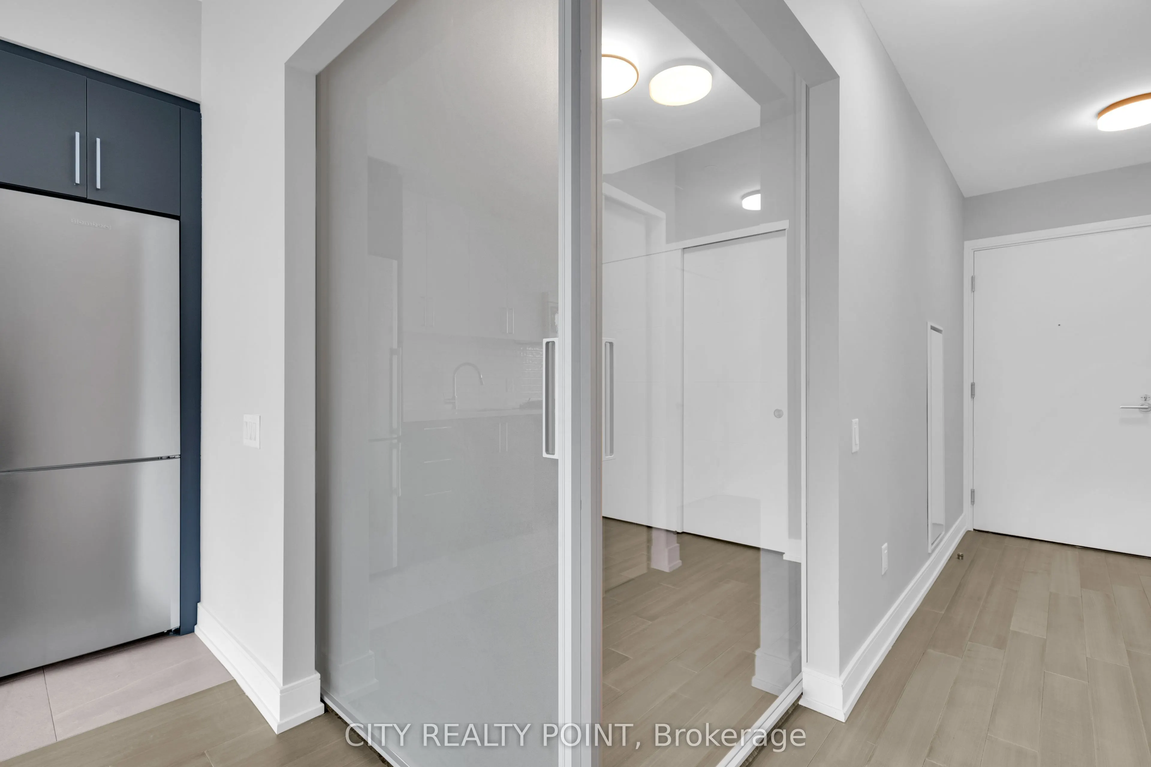 664 Spadina Avenue, #211