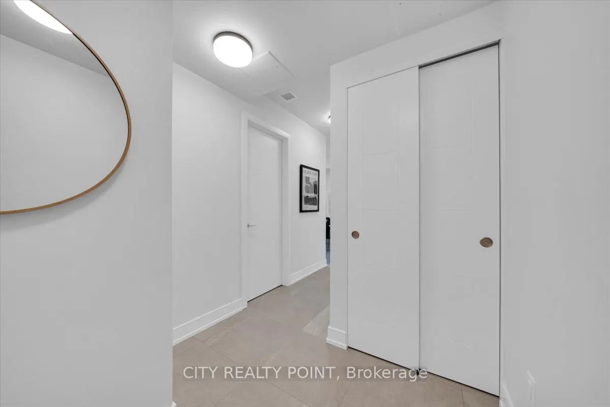 664 Spadina Avenue, #211