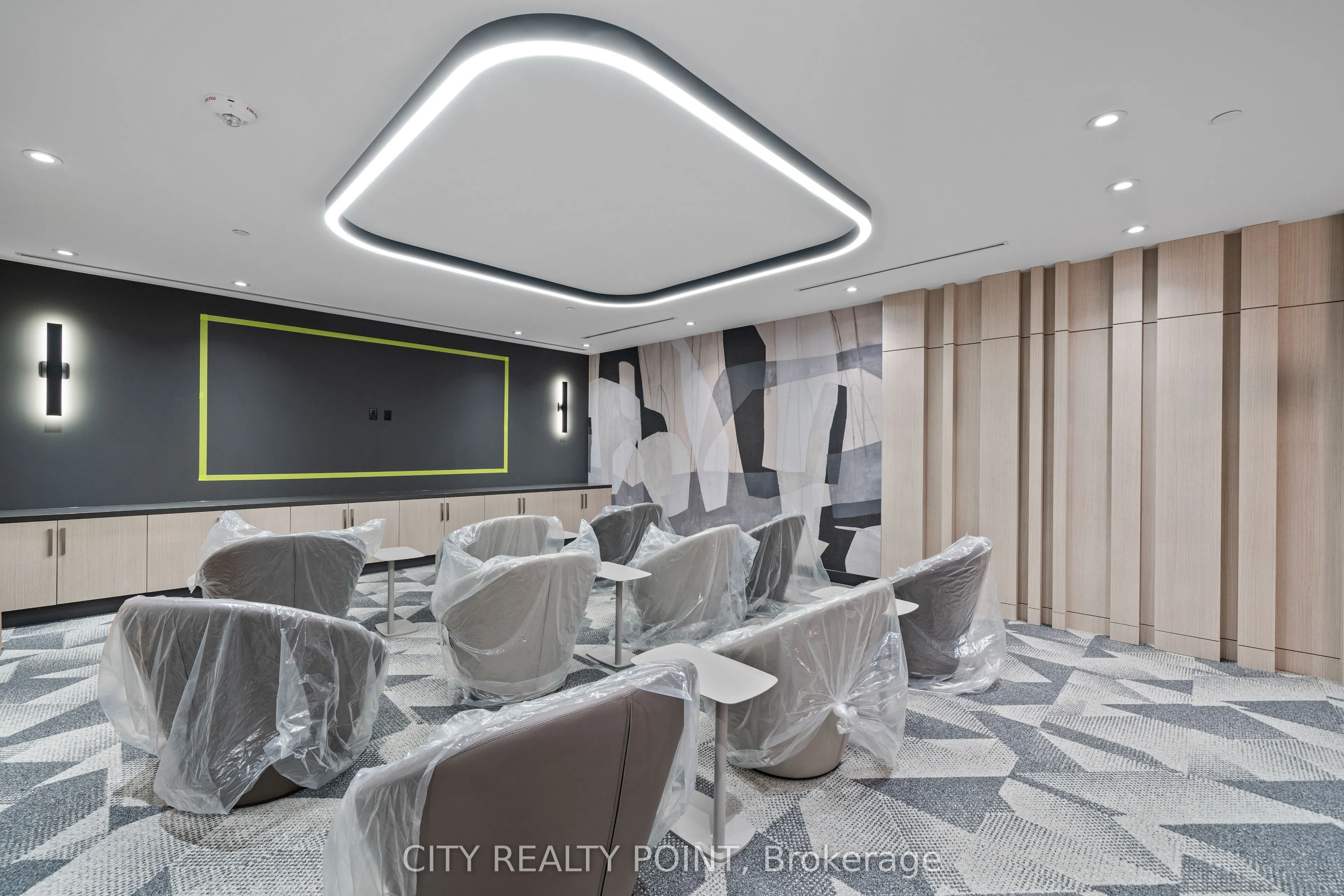 664 Spadina Avenue, #211