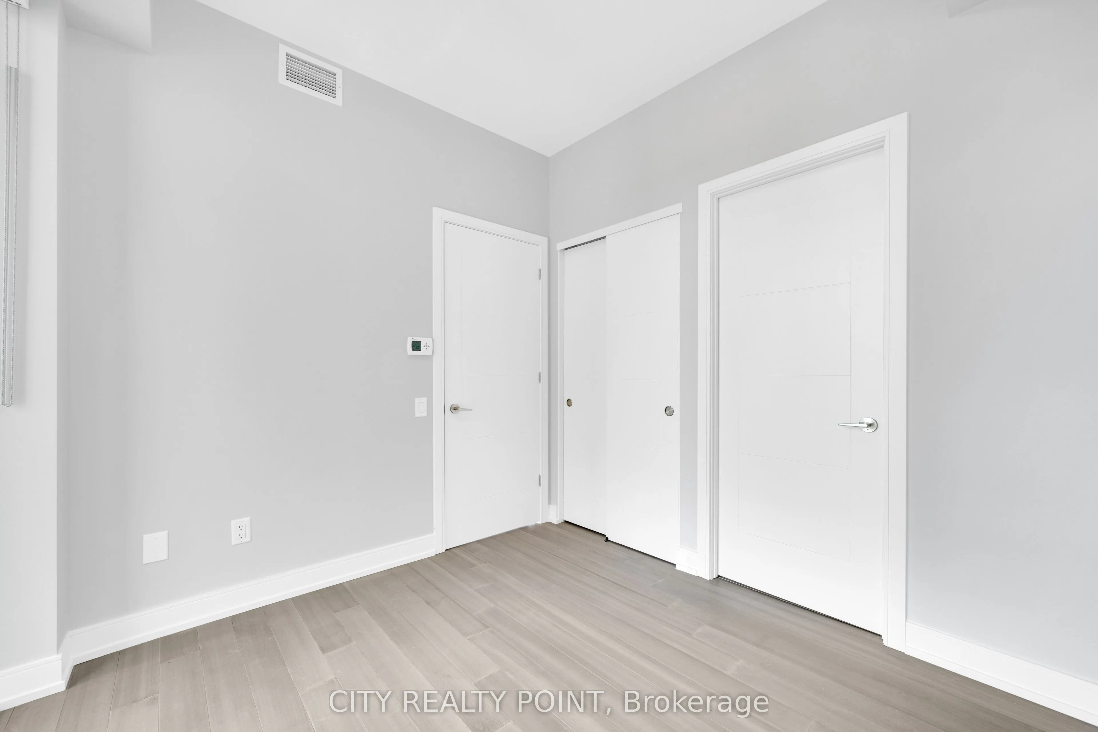 664 Spadina Avenue, #211