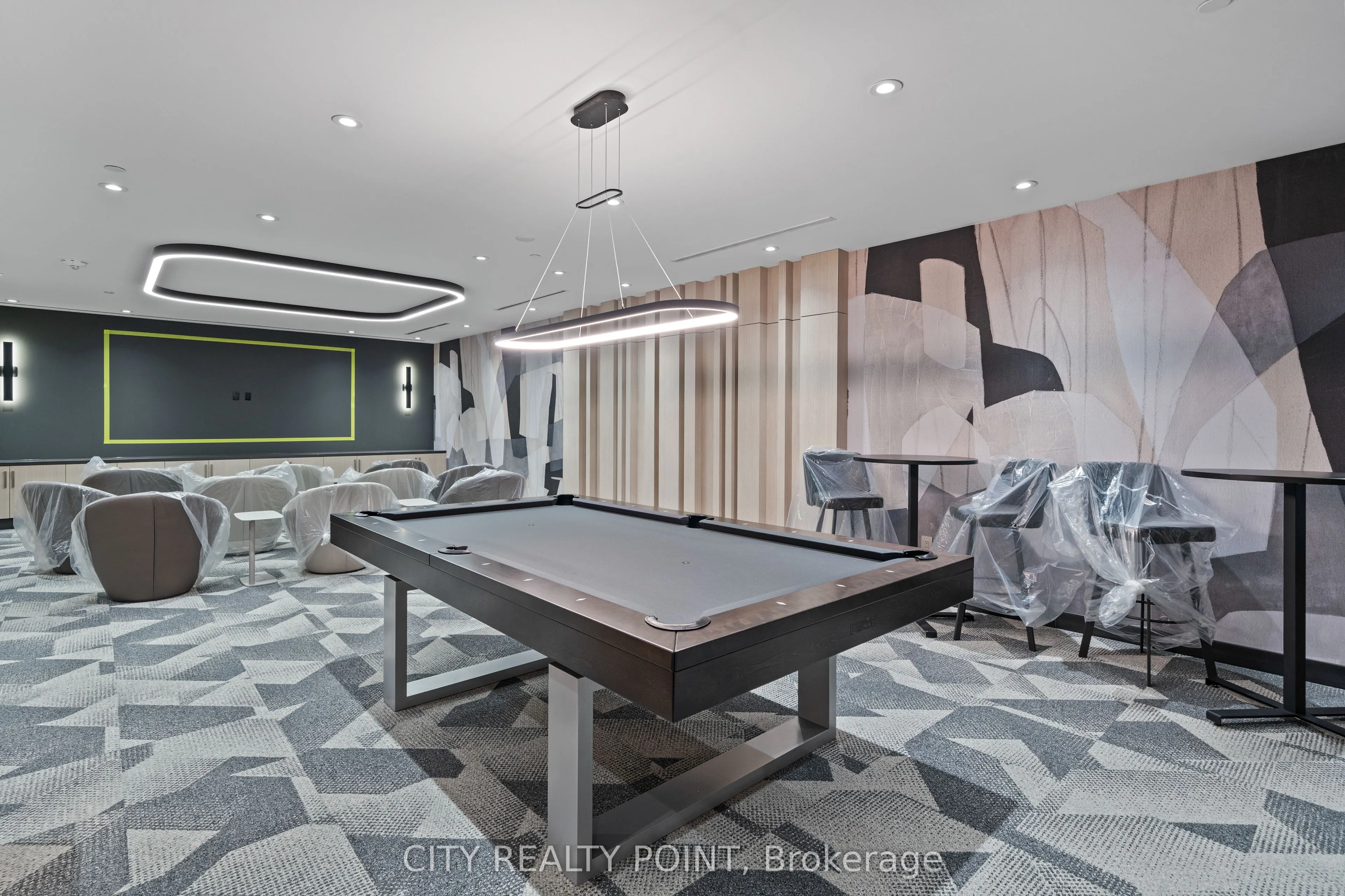 664 Spadina Avenue, #211