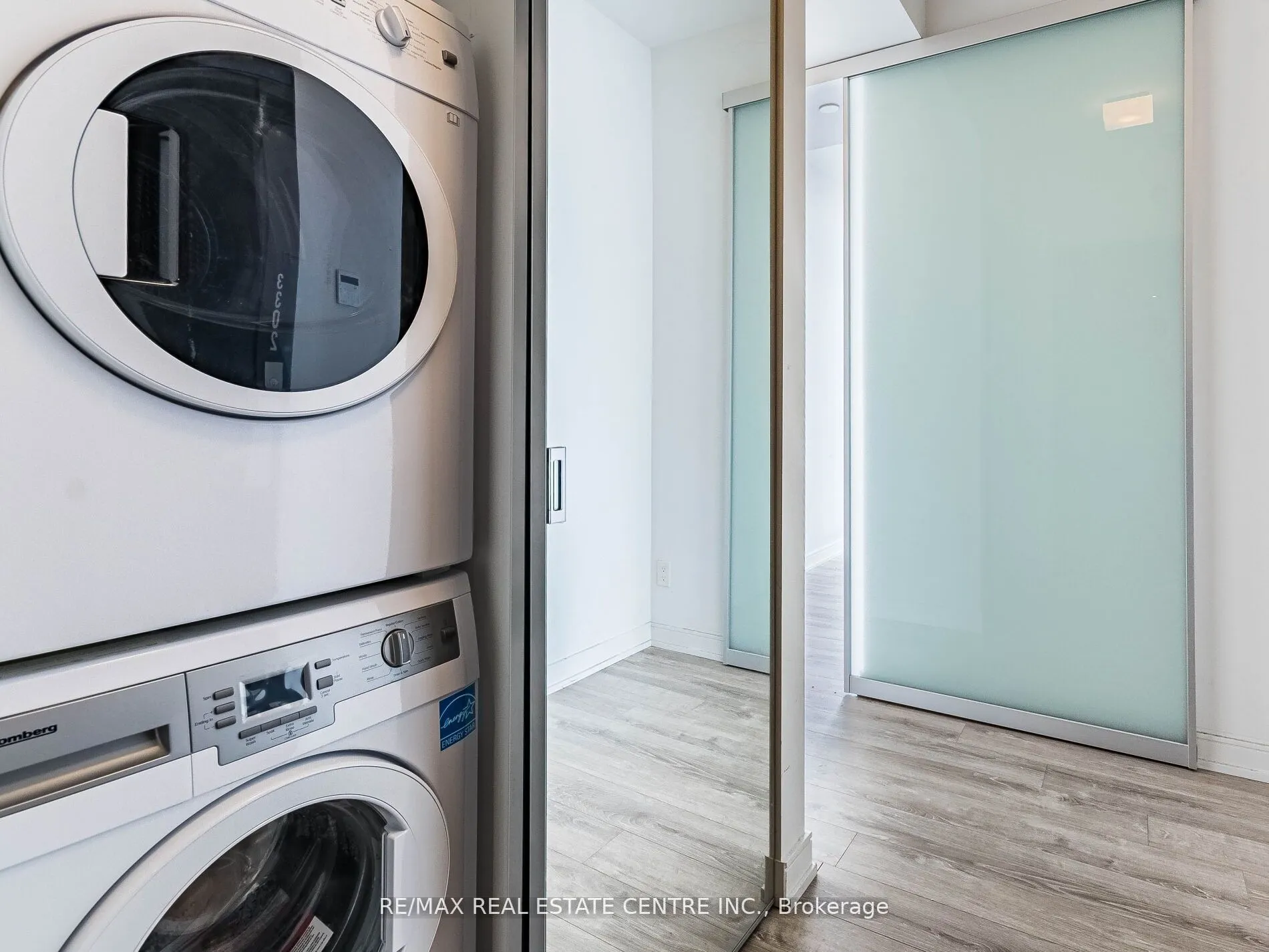 28 Wellesley Street, #3302