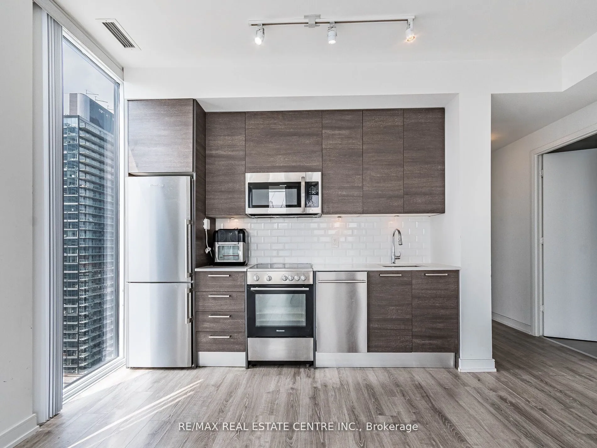 28 Wellesley Street, #3302