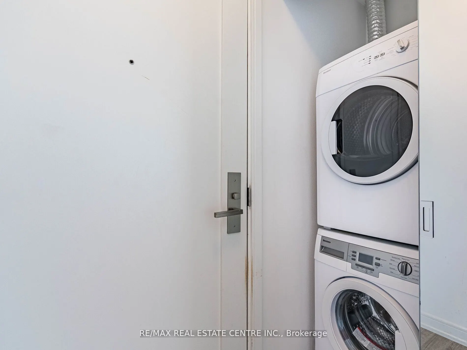 28 Wellesley Street, #3302