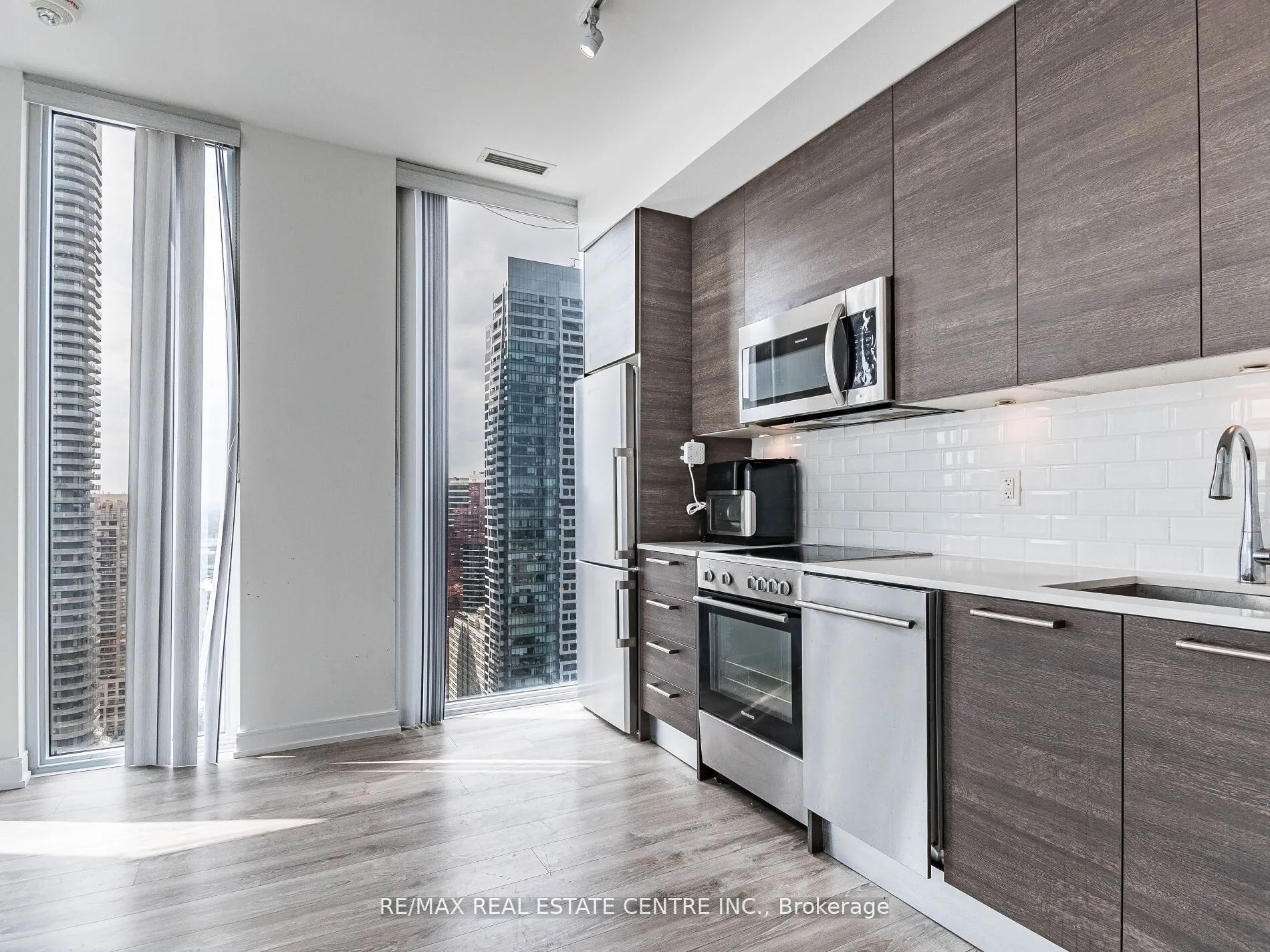 28 Wellesley Street, #3302