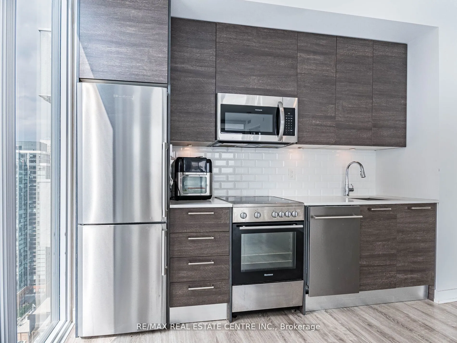 28 Wellesley Street, #3302