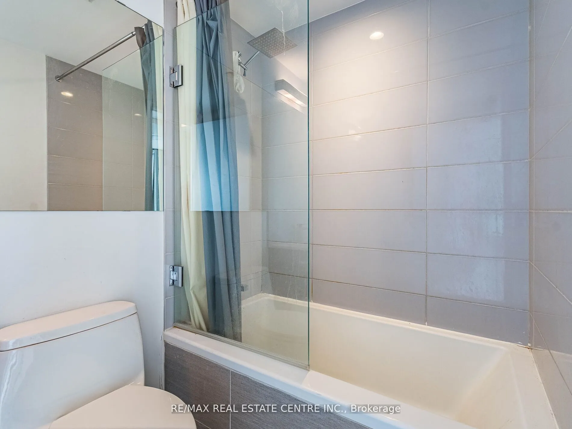 28 Wellesley Street, #3302