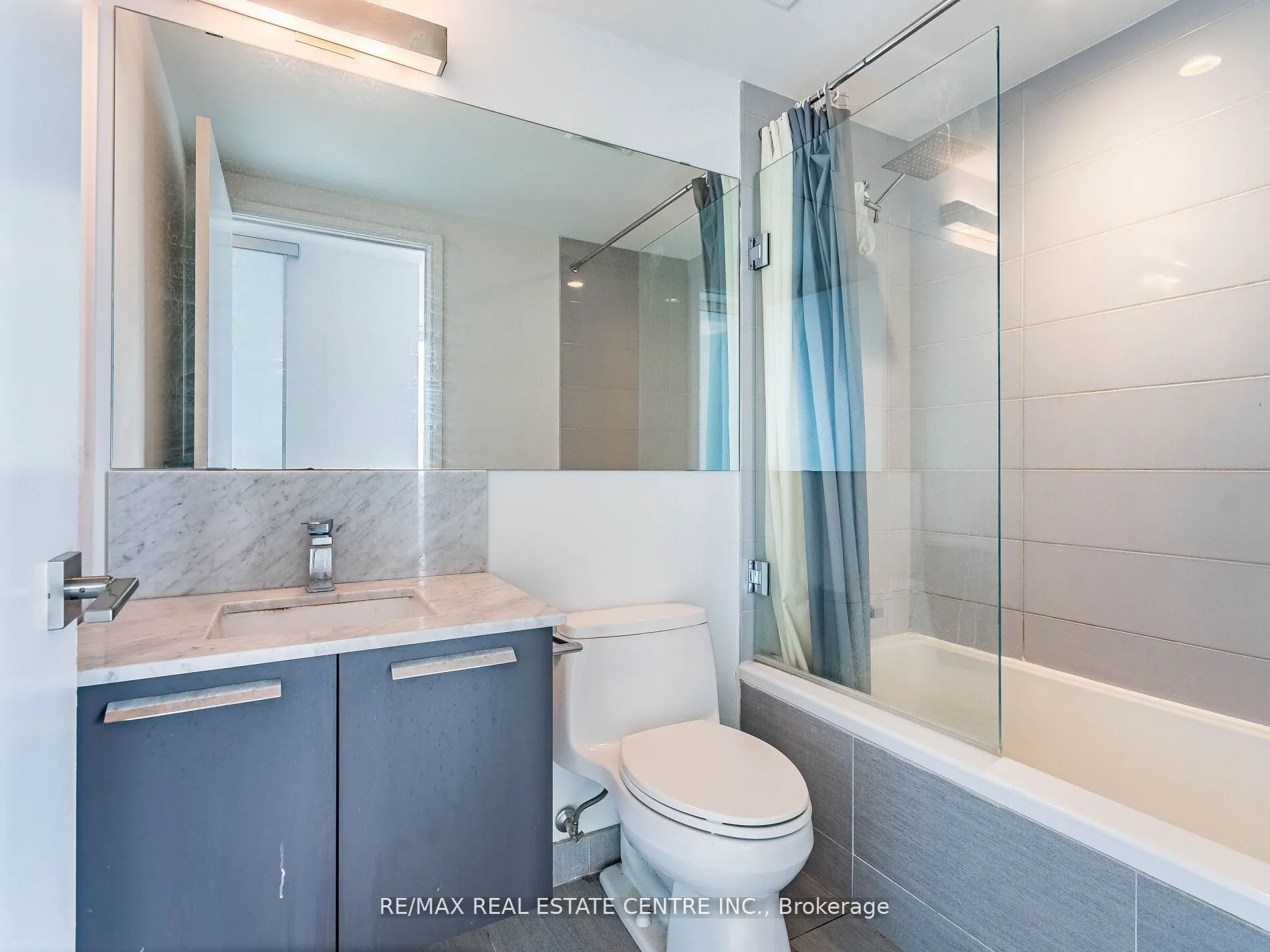 28 Wellesley Street, #3302