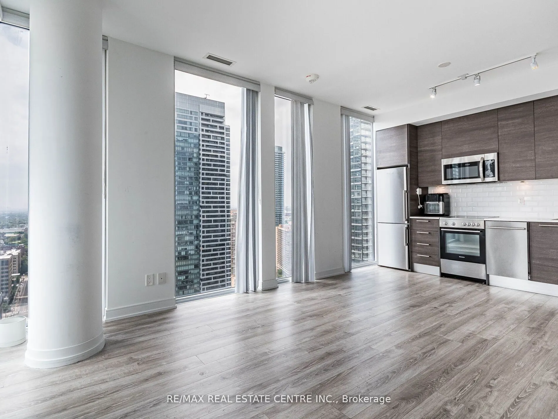 28 Wellesley Street, #3302