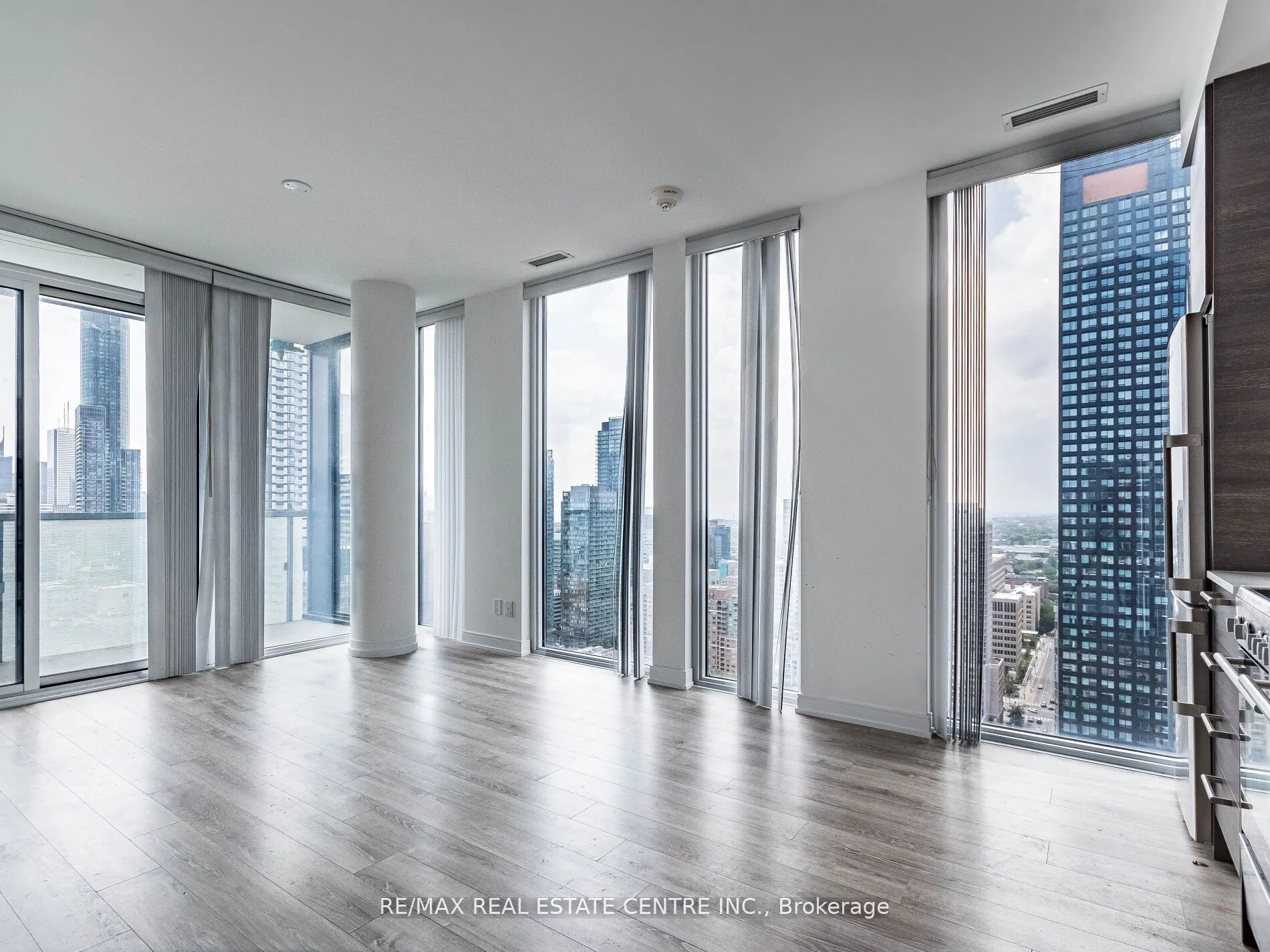 28 Wellesley Street, #3302