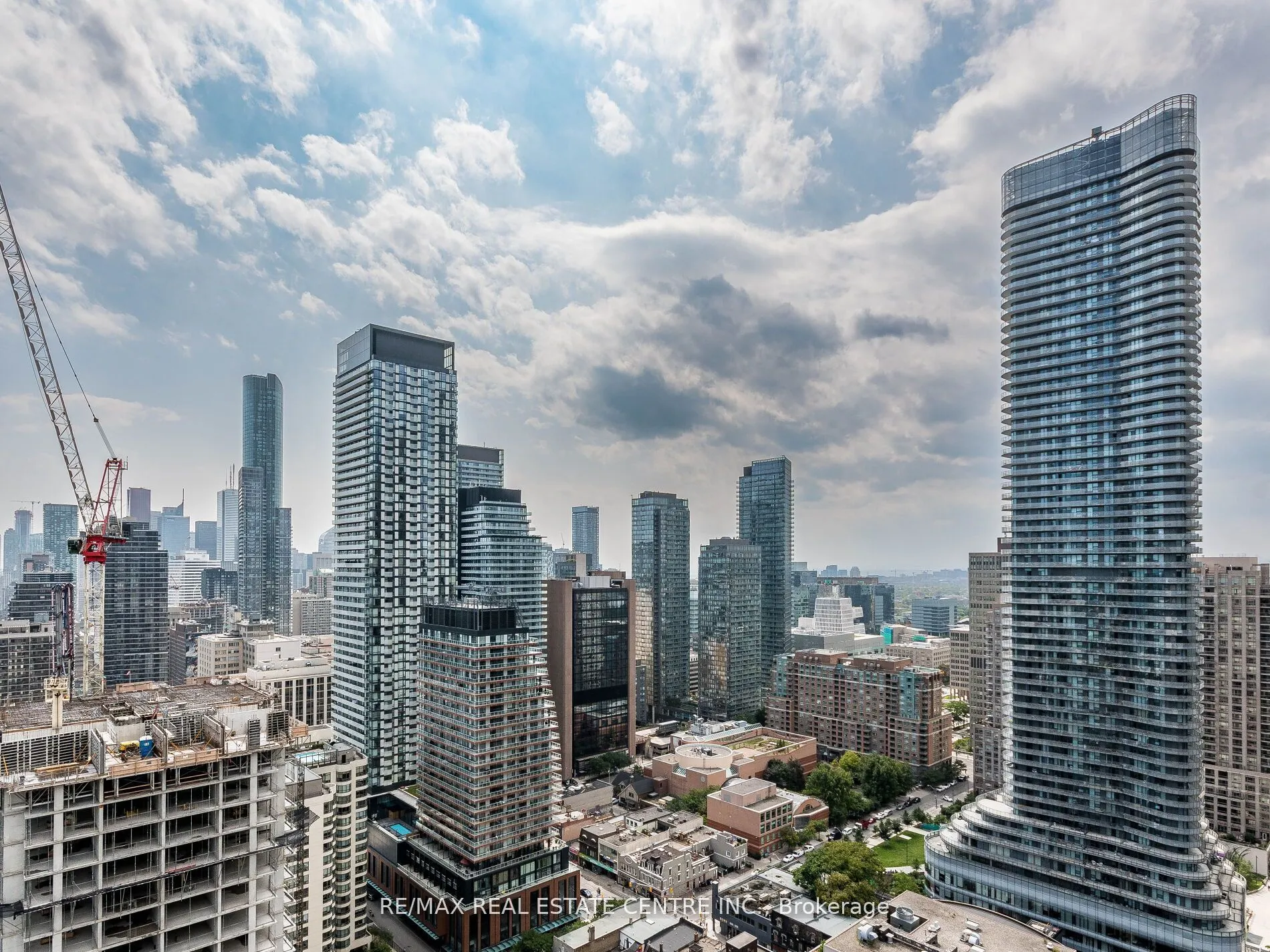 28 Wellesley Street, #3302