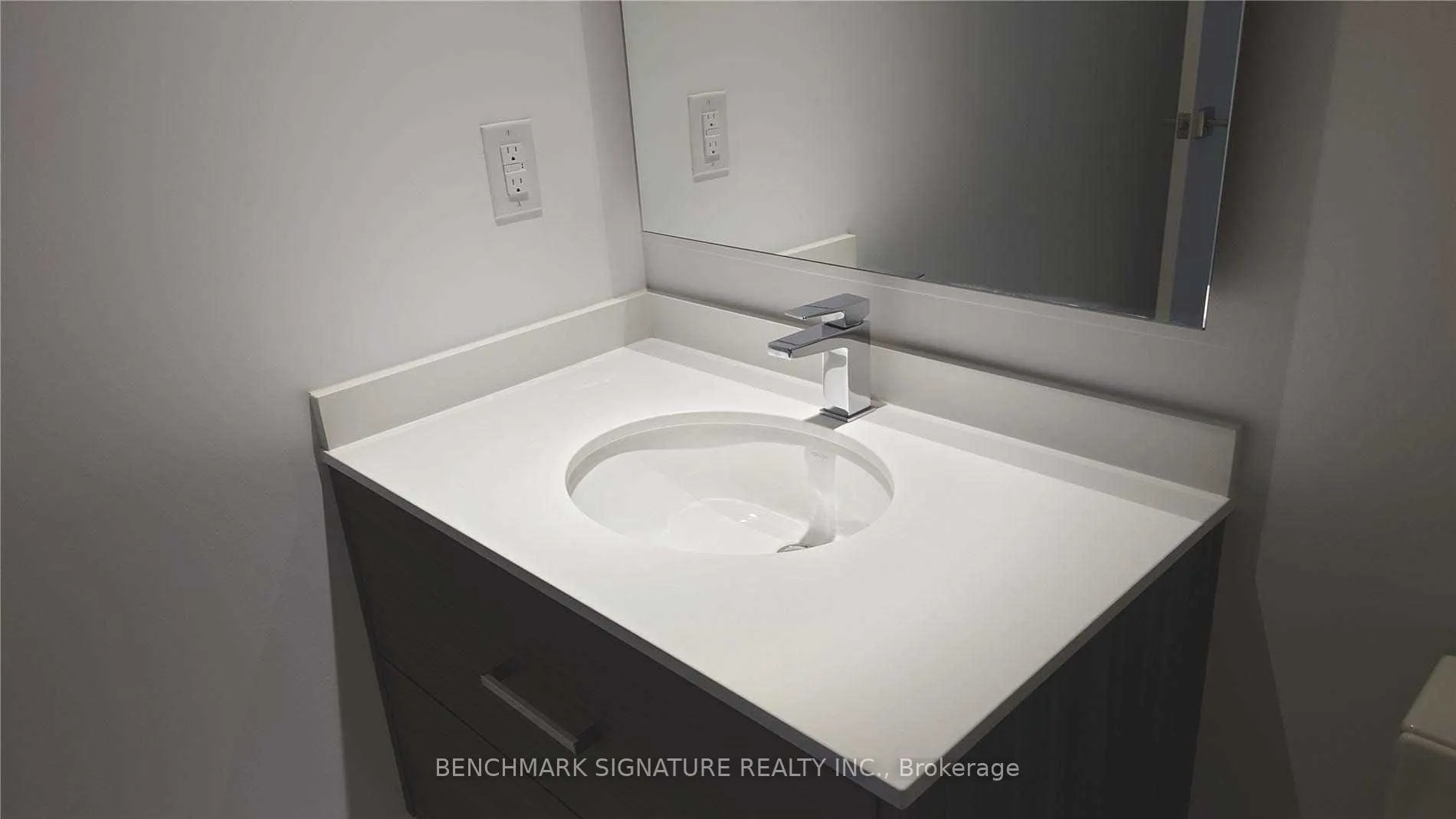 488 University Avenue, #2805