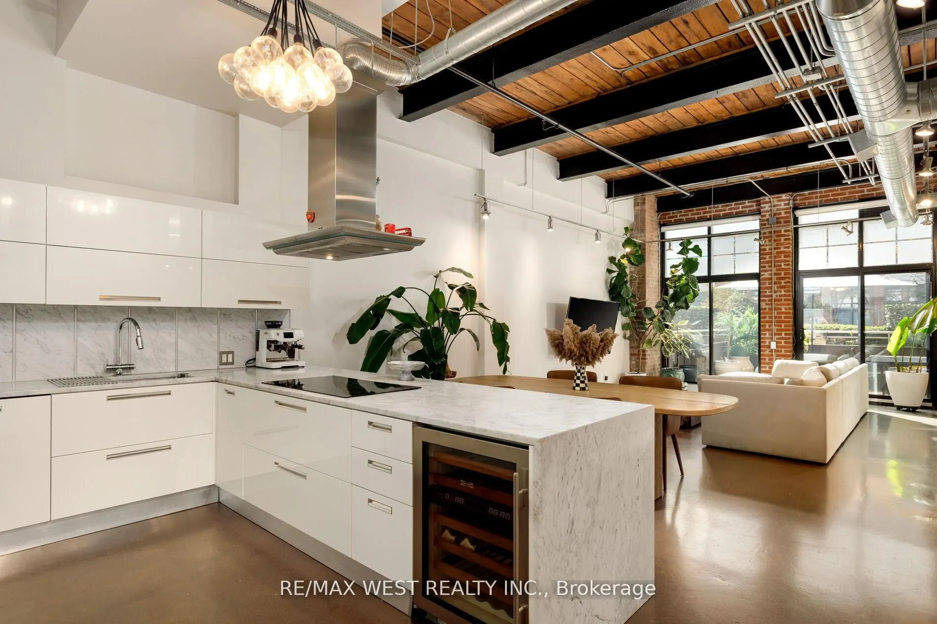 43 Hanna Avenue, #115