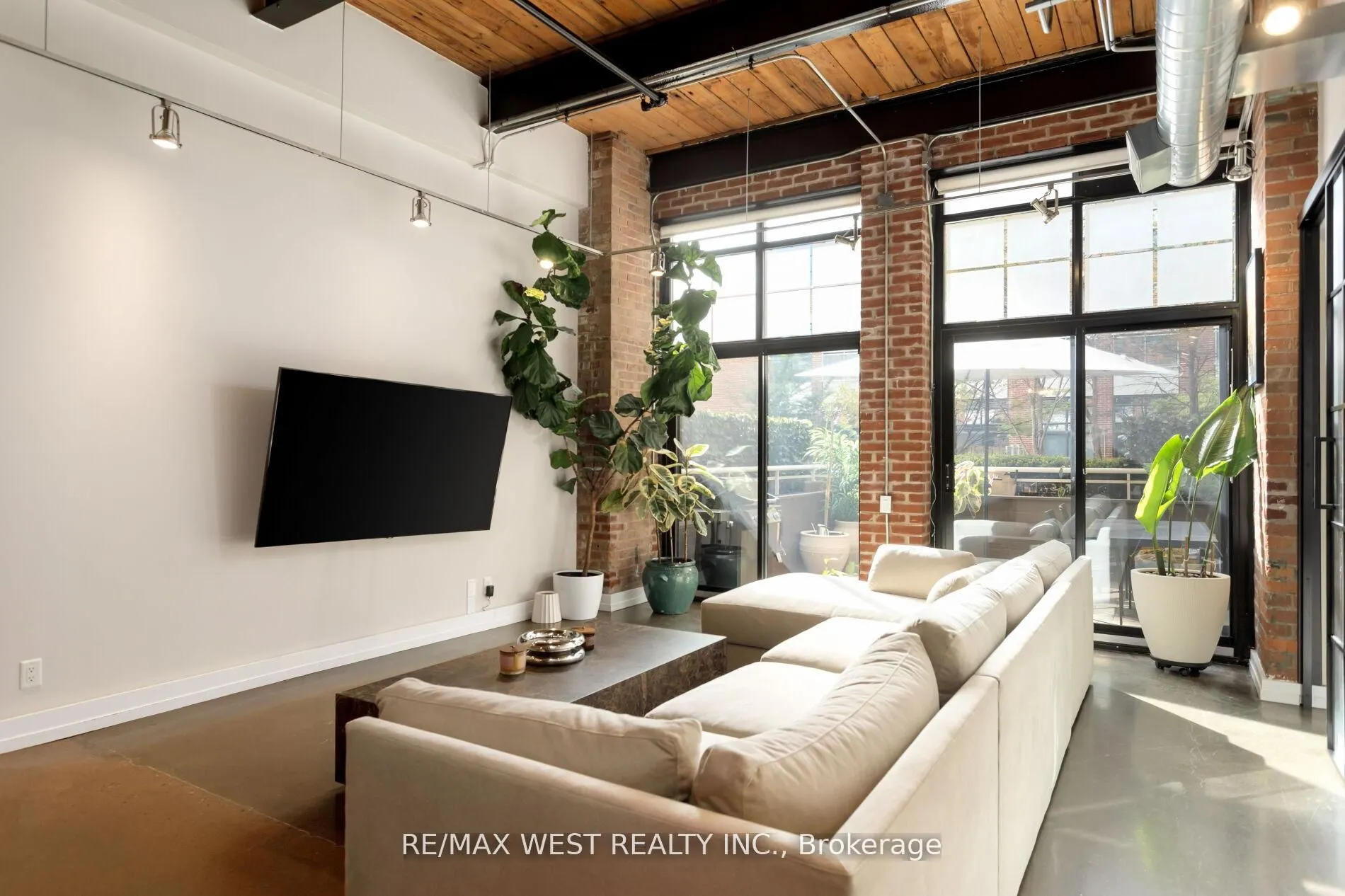 43 Hanna Avenue, #115