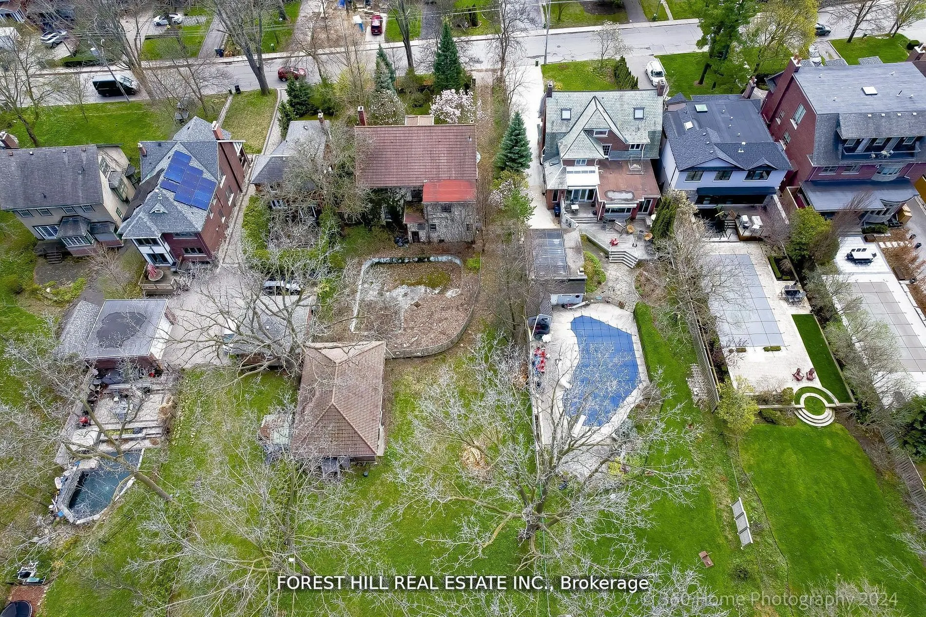 132 Blythwood Road W