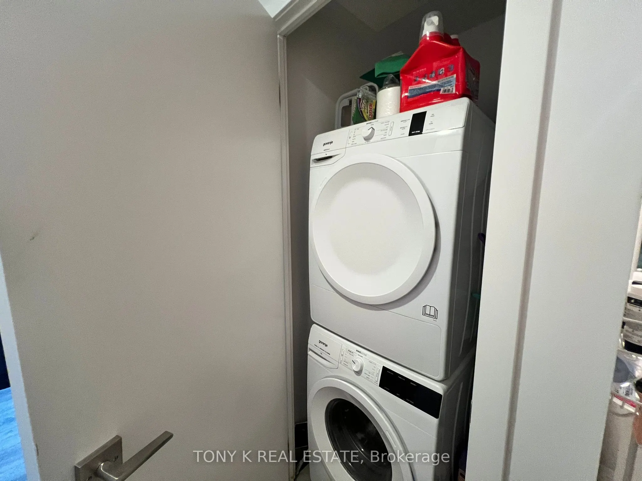 159 Wellesley Street E, #1701