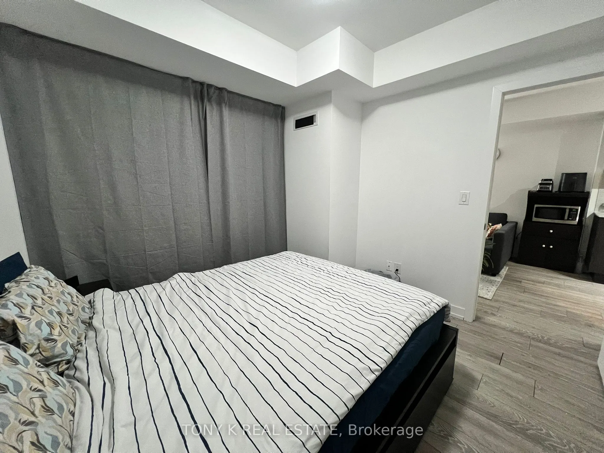 159 Wellesley Street E, #1701