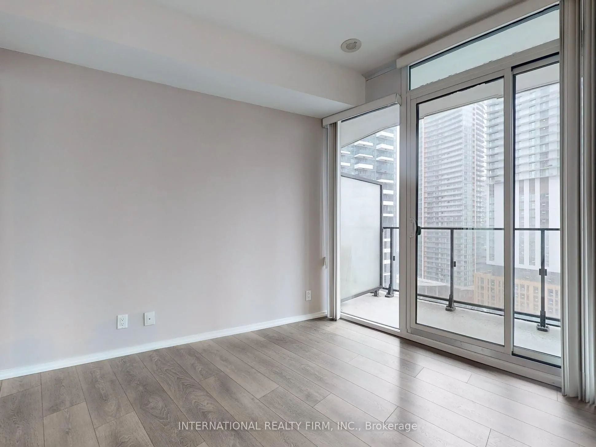 125 Peter Street, #1712