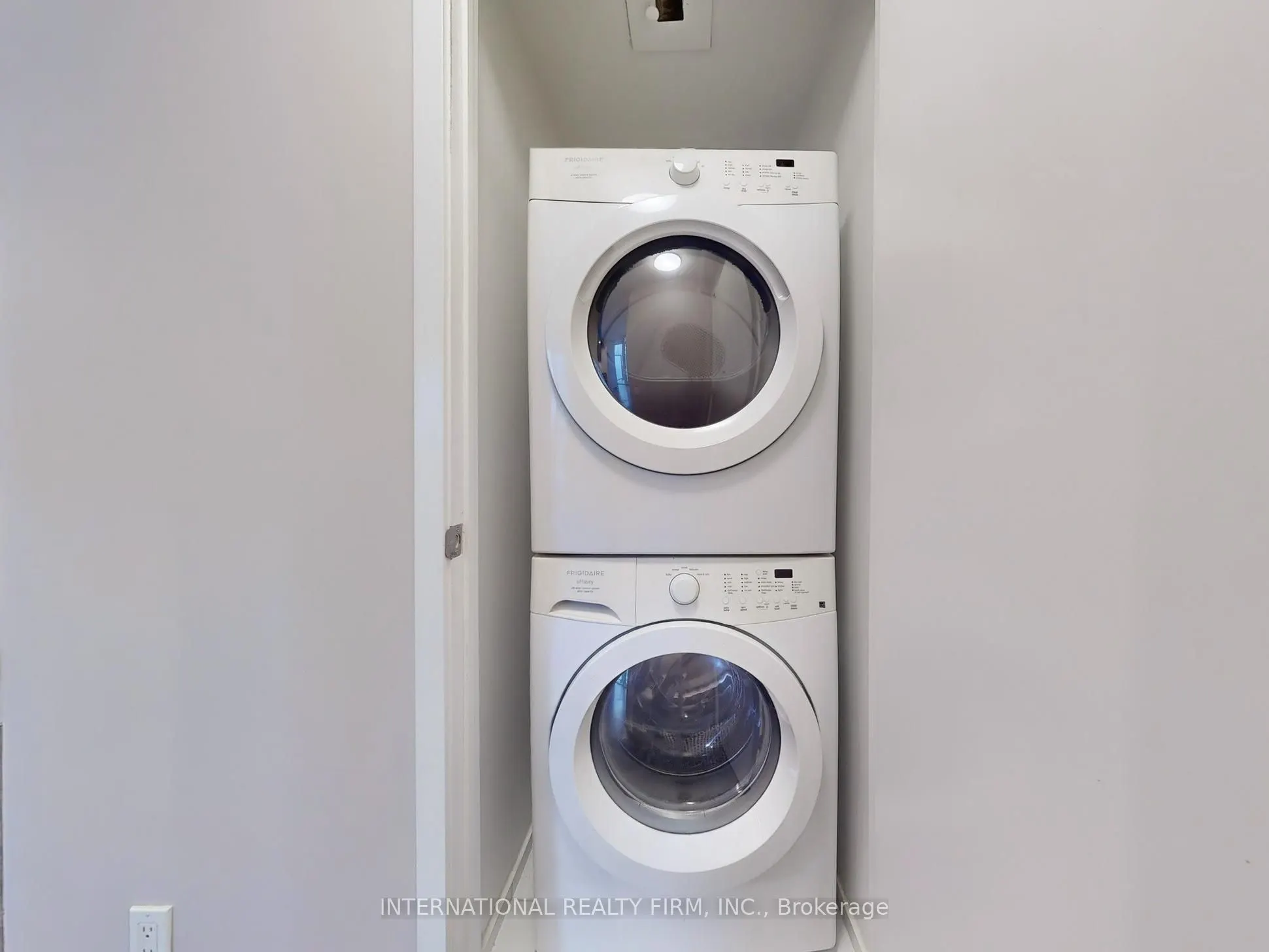 125 Peter Street, #1712