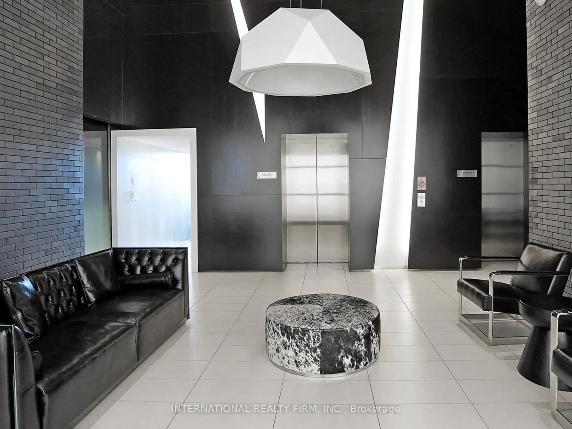 125 Peter Street, #1712