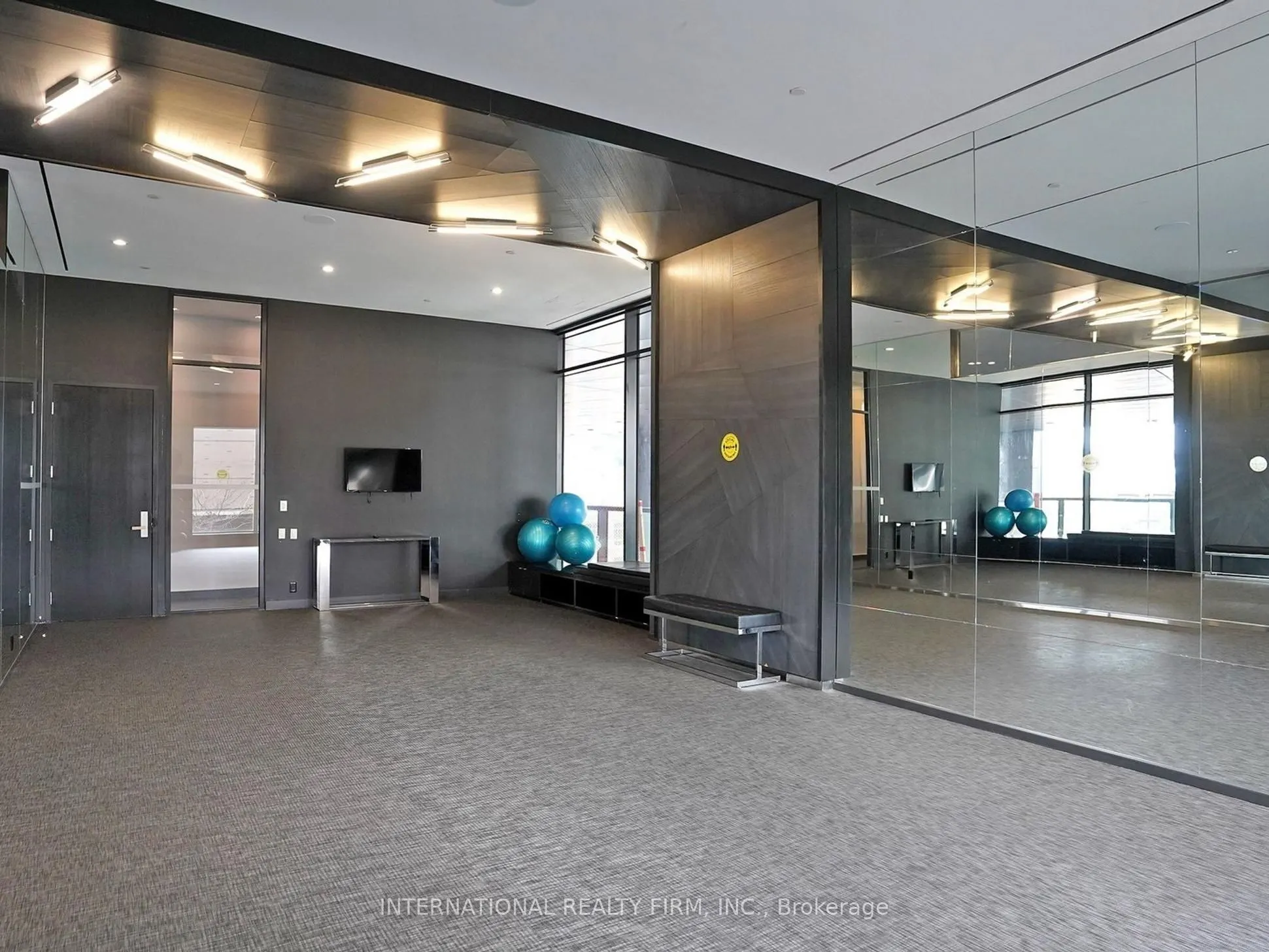 125 Peter Street, #1712