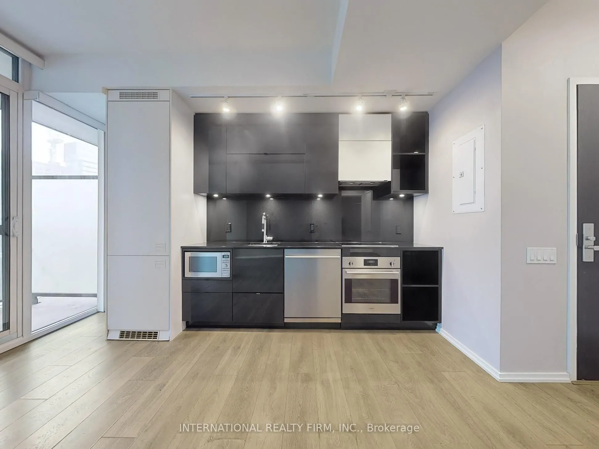 125 Peter Street, #1712