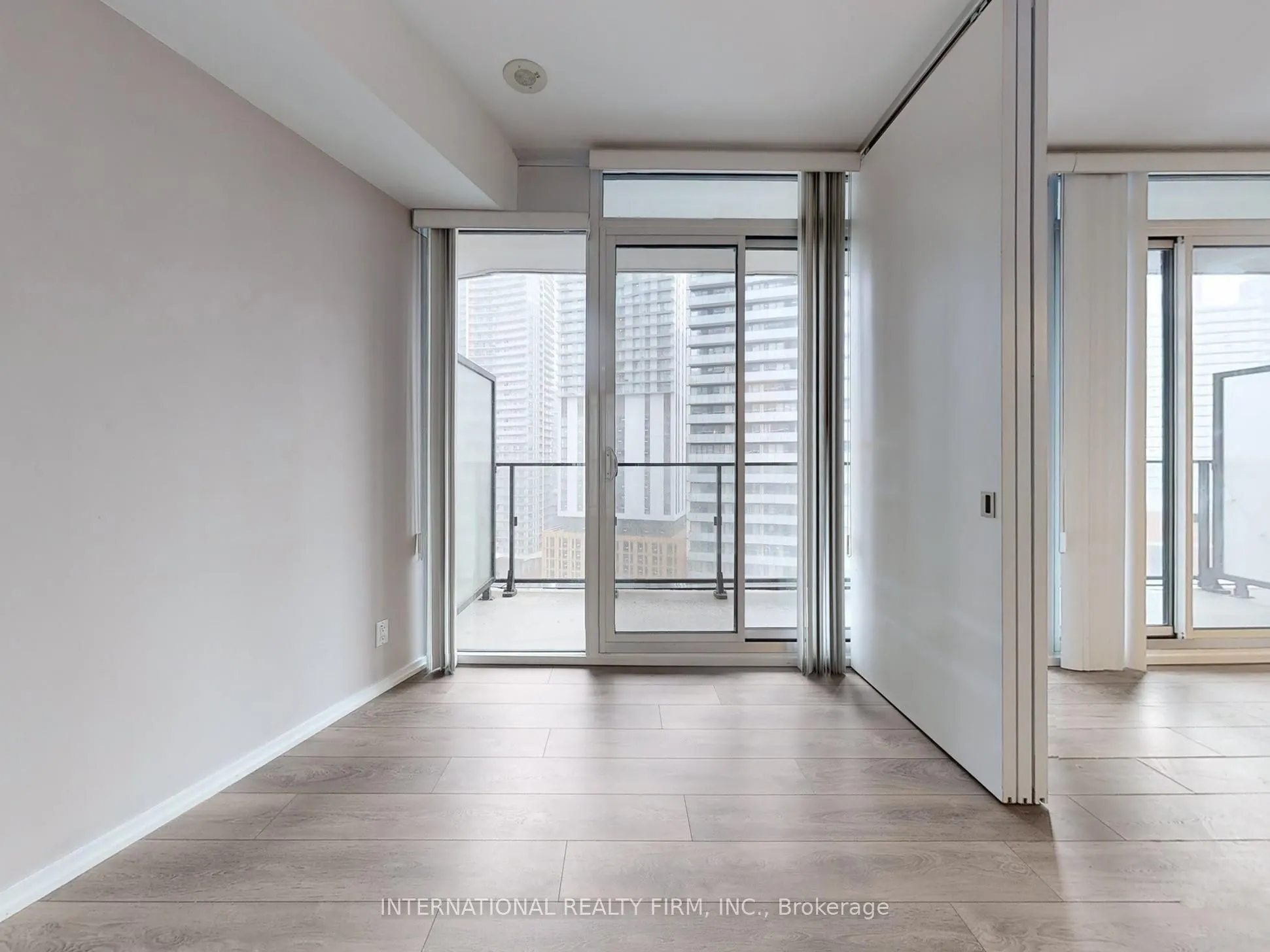 125 Peter Street, #1712