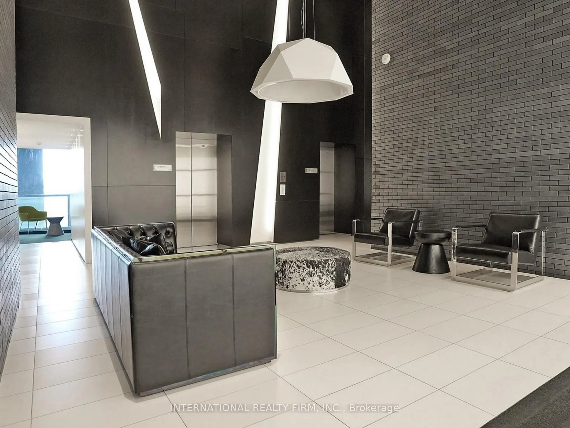 125 Peter Street, #1712