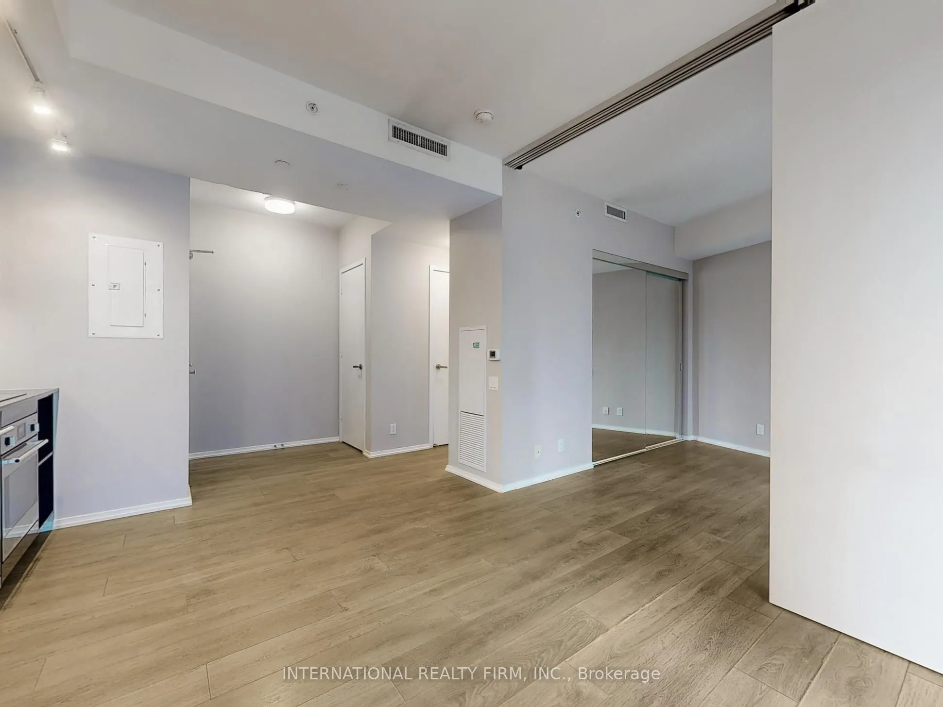 125 Peter Street, #1712