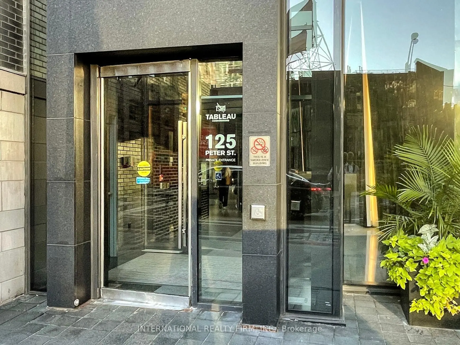 125 Peter Street, #1712