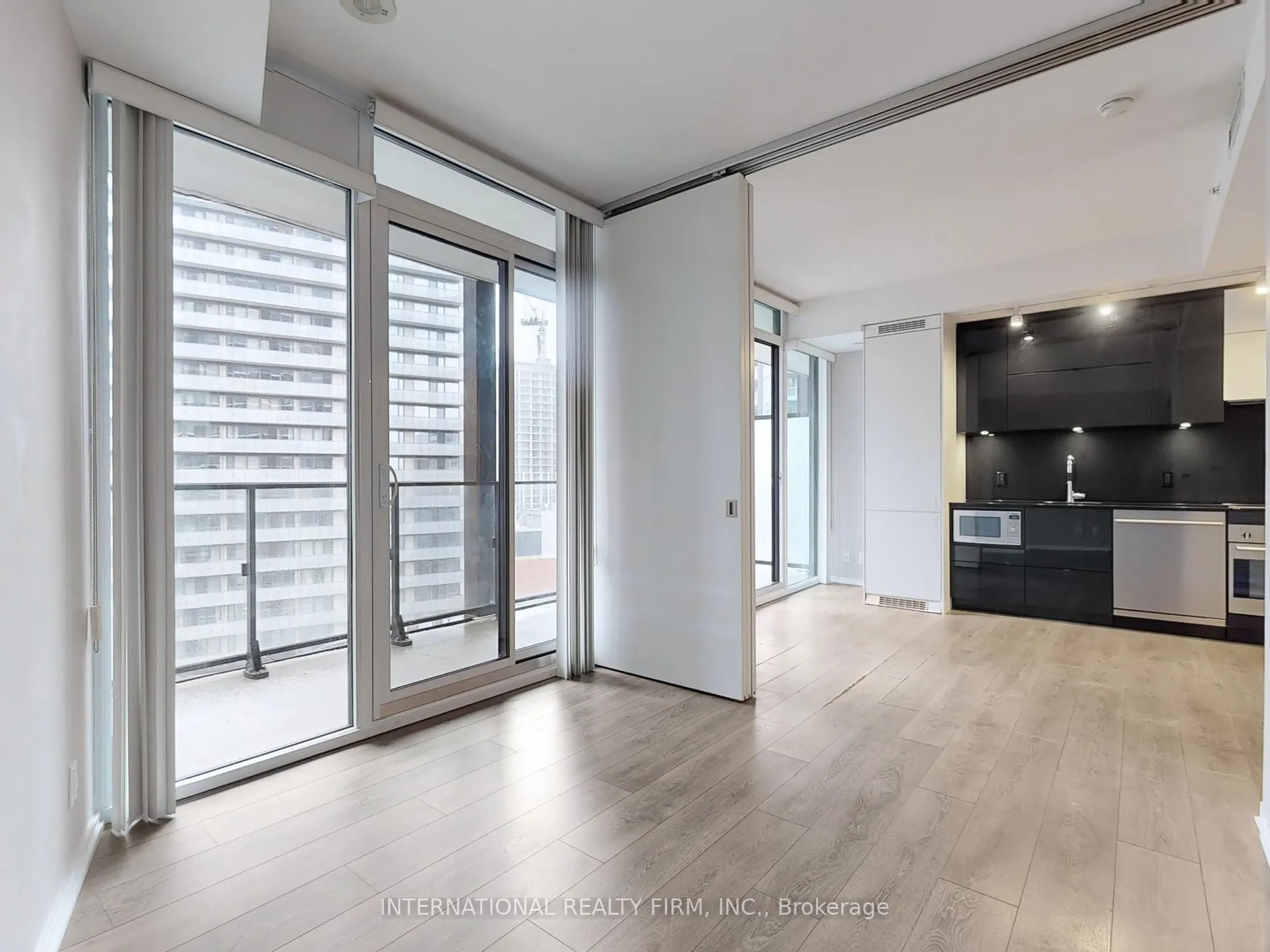 125 Peter Street, #1712