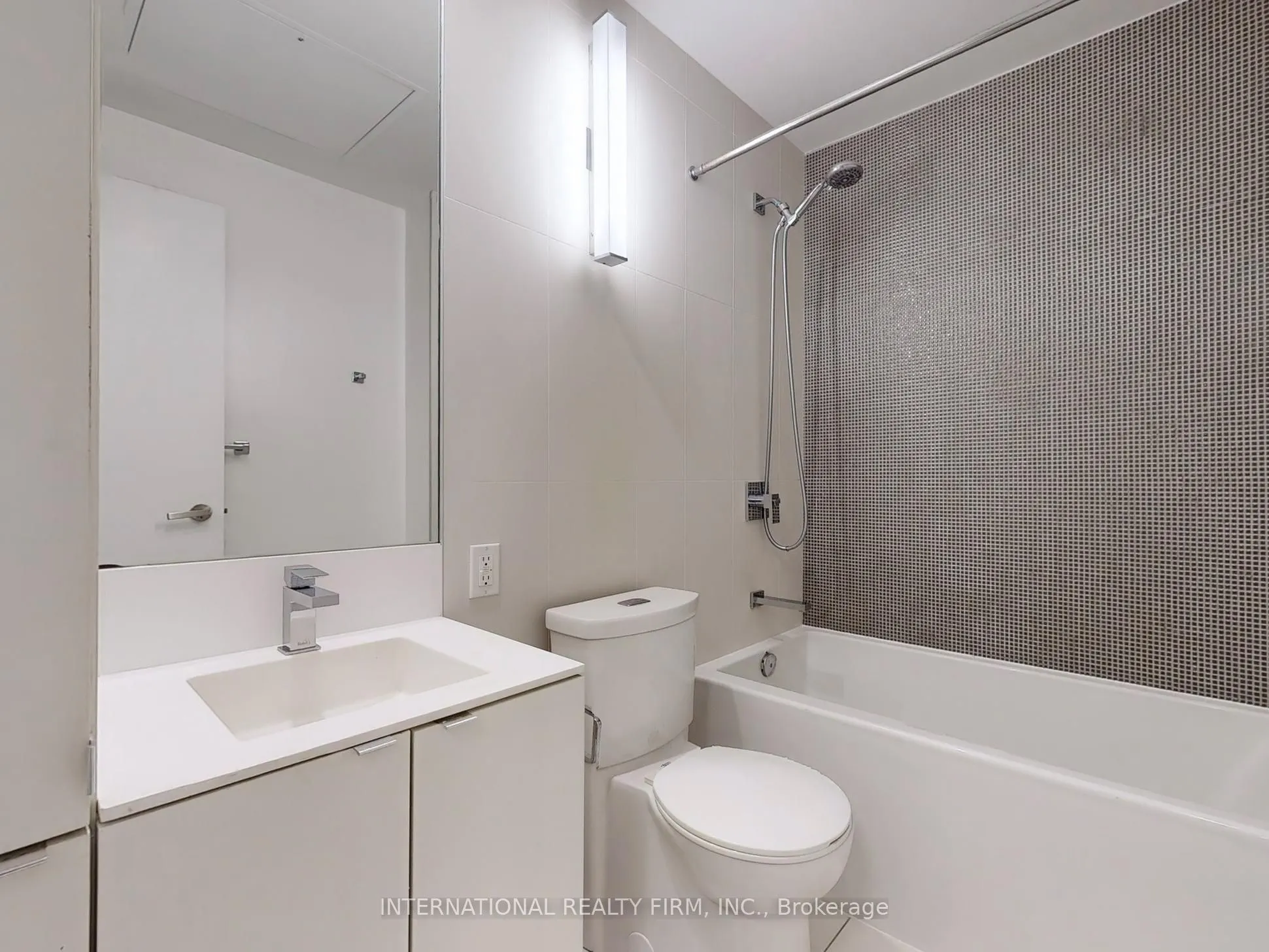 125 Peter Street, #1712