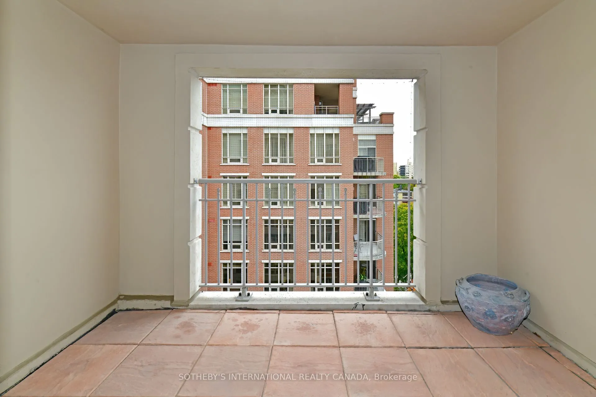 33 Delisle Avenue, #905