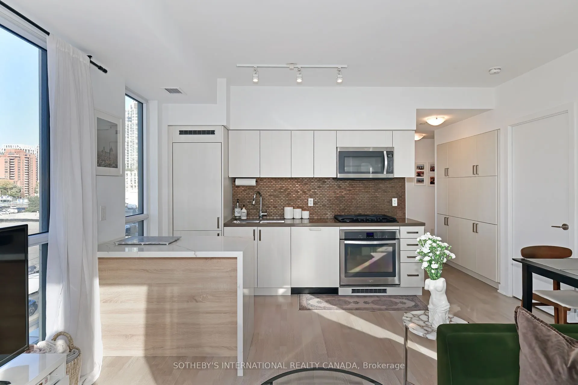 501 St Clair Avenue W, #326